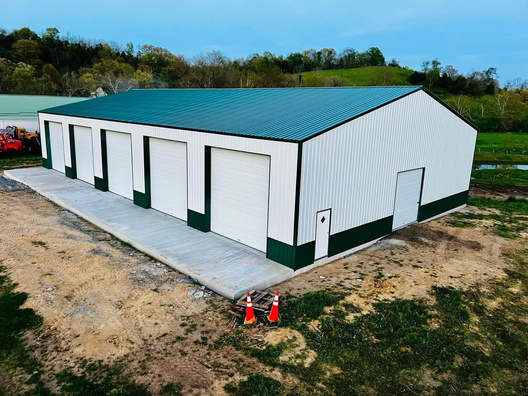 60x100x16 Commercial Metal Building-478